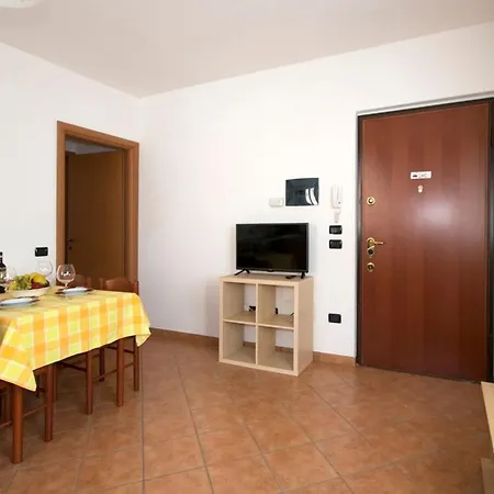 Διαμέρισμα In Mit Privatem Parkplatz By Interhome Domaso