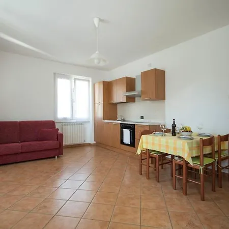 In Mit Privatem Parkplatz By Interhome Διαμέρισμα *